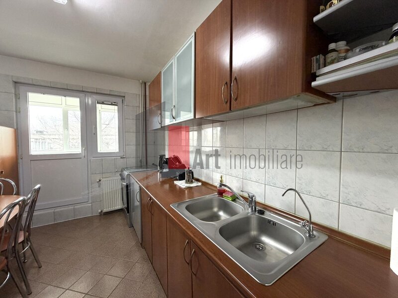 Aparatorii Patriei, Berceni, apartament 4 camere zona